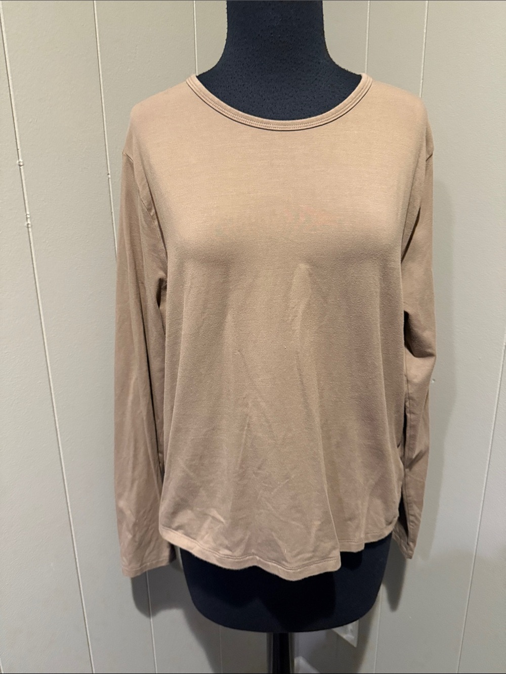 Athleta Womenโs Large Long Sleeve Crewneck Top in Taupe Beige